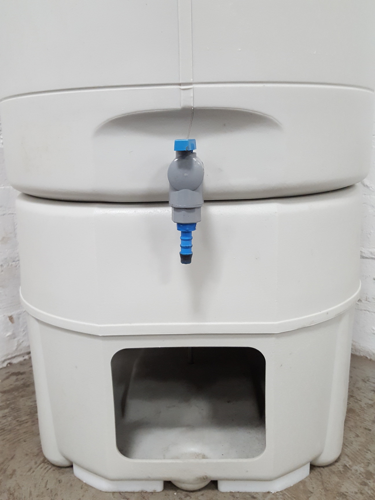 Image of Millipore TANKPE100 100 Litre Polyethylene Water Purifier Tank Lab