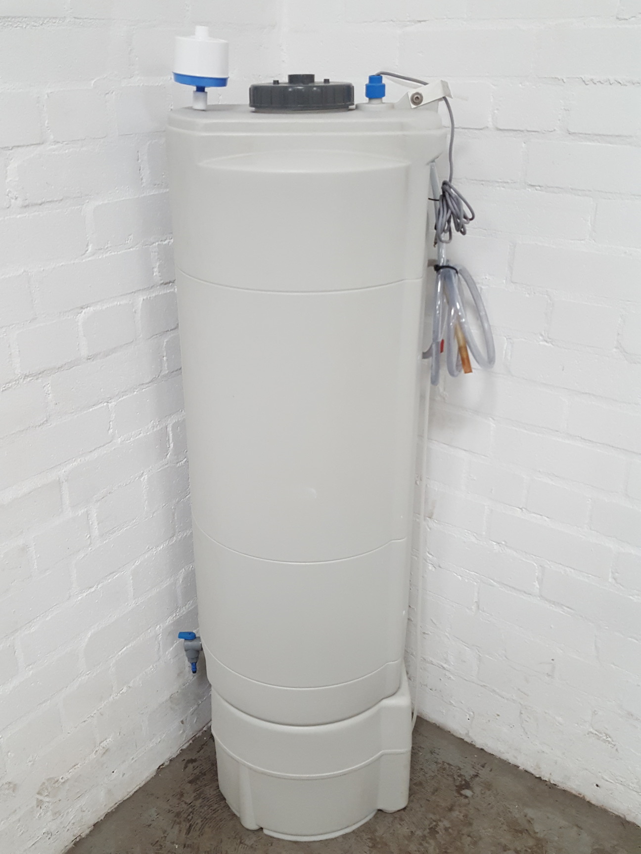 Image of Millipore TANKPE100 100 Litre Polyethylene Water Purifier Tank Lab