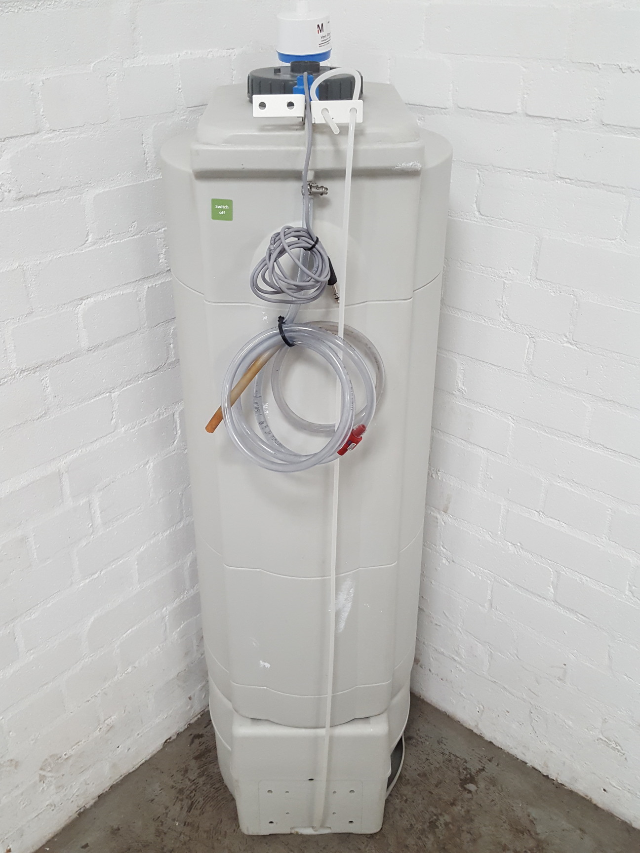 Image of Millipore TANKPE100 100 Litre Polyethylene Water Purifier Tank Lab