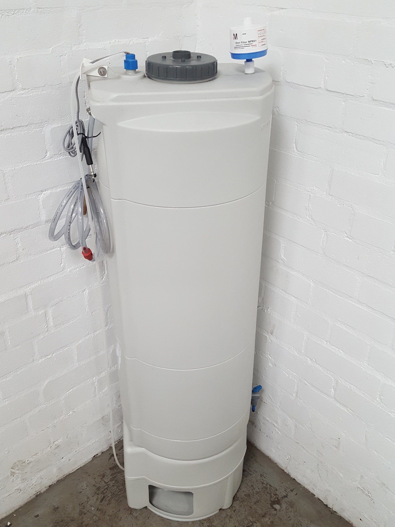 Image of Millipore TANKPE100 100 Litre Polyethylene Water Purifier Tank Lab