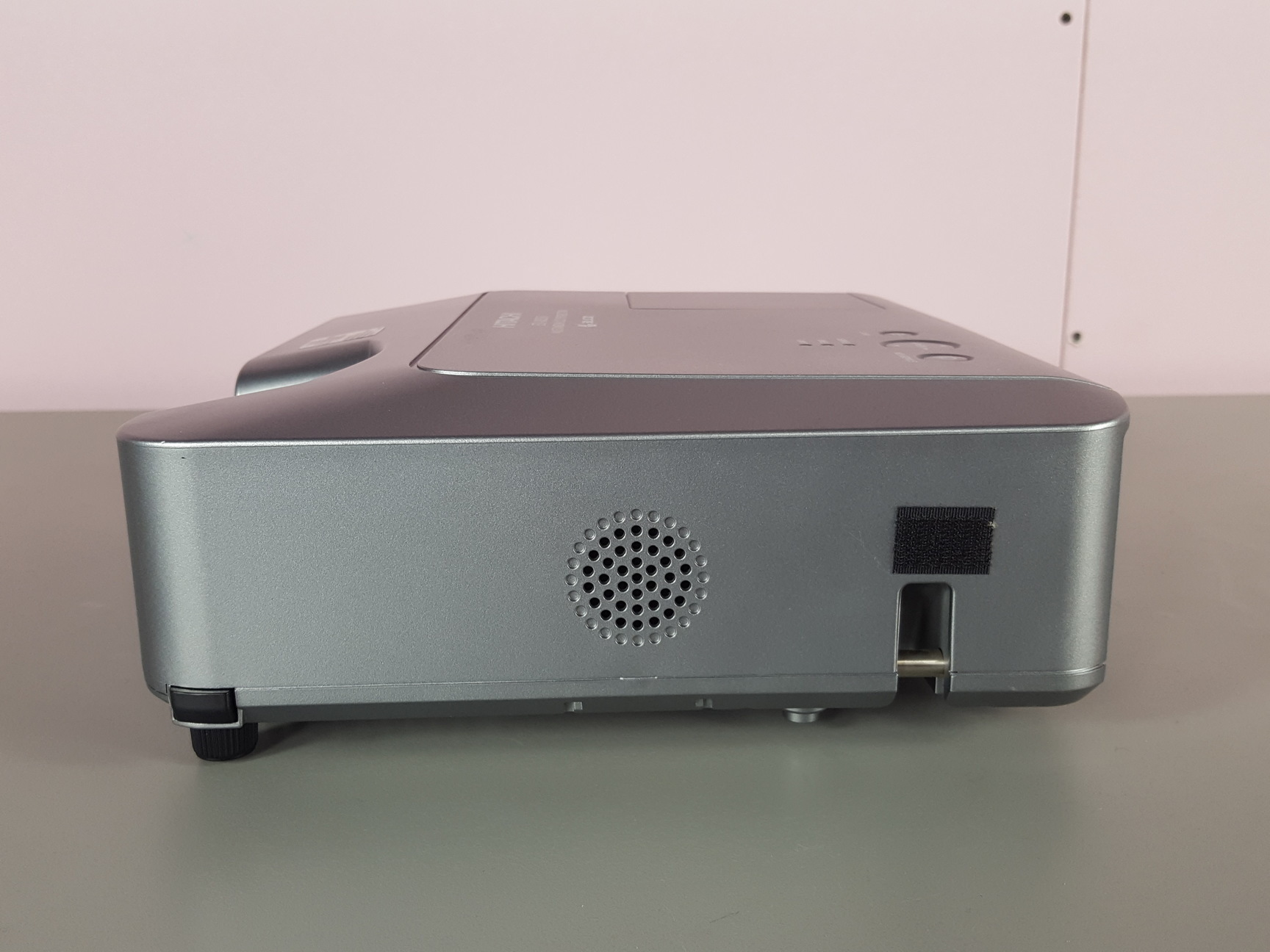 Image of Hitachi ED-X8250 TRI-LCD Projector