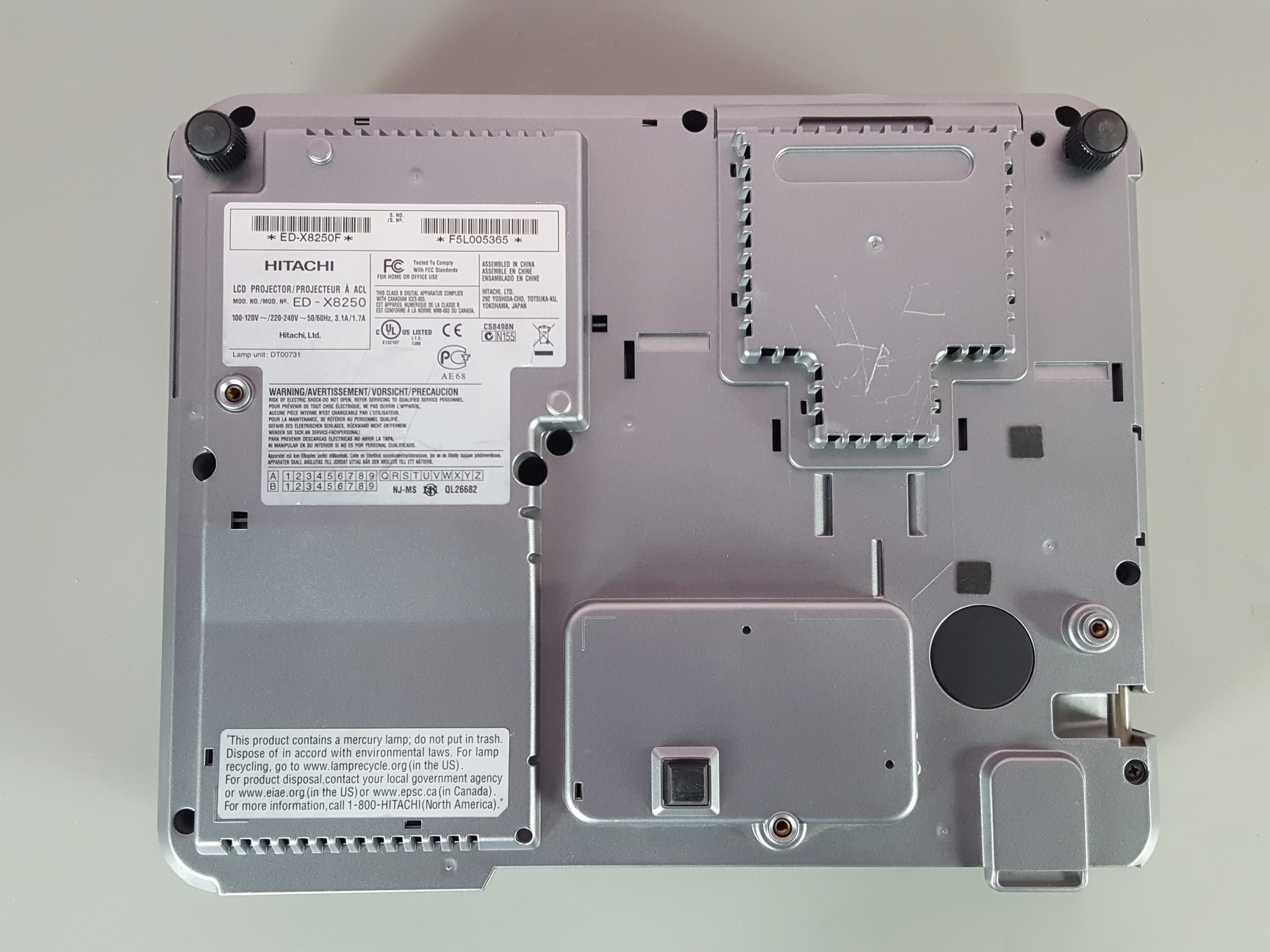 Image of Hitachi ED-X8250 TRI-LCD Projector