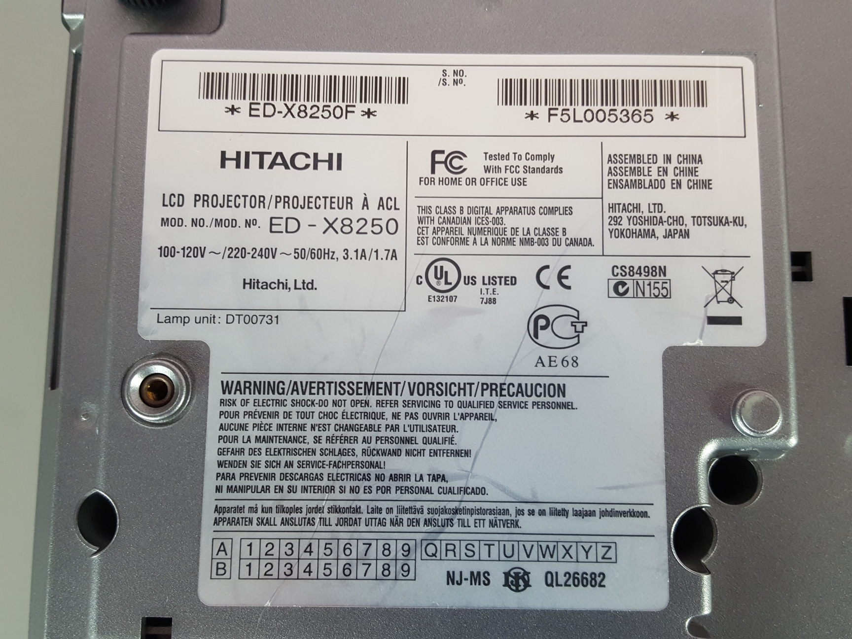 Image of Hitachi ED-X8250 TRI-LCD Projector