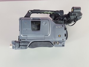 Thumbnail image of Sony DSP-570WSP Video Camera + DXF-801CE View Finder Photography