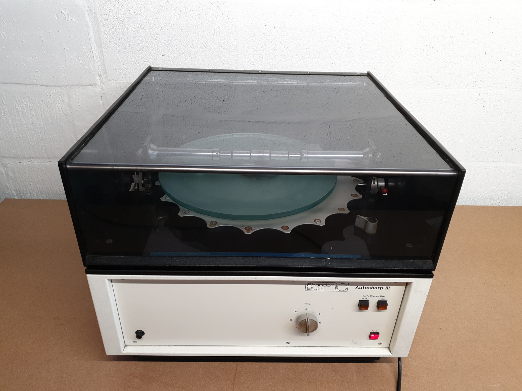 Image of Shandon Elliott Autosharp III - Microtome Knife Sharpener Lab