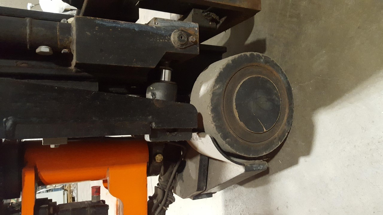 Image of Bendi Narrow Aisle Articulated Forklift BE40V47X(55), 2007, 2,500 hours, 4.7m, 