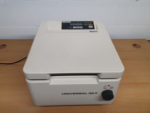 Thumbnail image of Hettich Zentrifugen Universal 30F Lab Centrifuge With Rotor 1424A