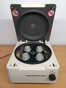 Thumbnail image of Hettich Zentrifugen Universal 30F Lab Centrifuge With Rotor 1424A