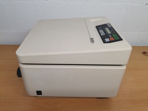 Thumbnail image of Hettich Zentrifugen Universal 30F Lab Centrifuge With Rotor 1424A