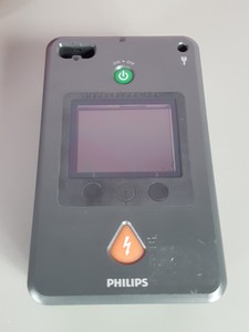 Thumbnail image of Philips HeartStart FR3 Defibrillator ECG Bundle + New Battery