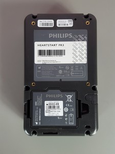 Thumbnail image of Philips HeartStart FR3 Defibrillator ECG Bundle + New Battery