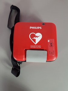 Thumbnail image of Philips HeartStart FR3 Defibrillator ECG Bundle + New Battery