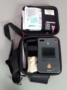 Thumbnail image of Philips HeartStart FR3 Defibrillator ECG Bundle + Carry Case