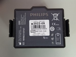 Thumbnail image of Philips HeartStart FR3 Defibrillator ECG Bundle + Carry Case