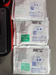 Thumbnail image of Philips HeartStart FR3 Defibrillator ECG Bundle + Carry Case