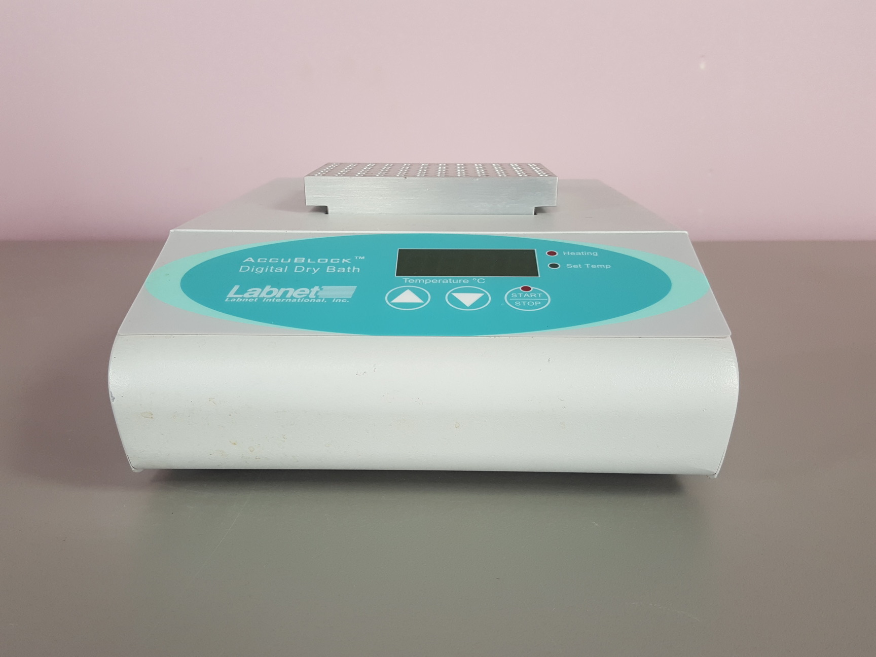 Image of Labnet D1100 AccuBlock Dry Block Heater Digital Dry Bath Lab