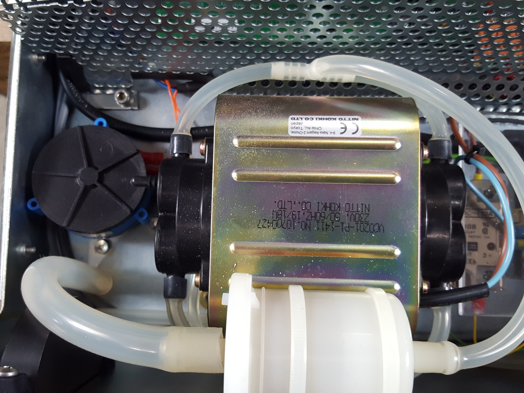 Image of Genetix QArray Mini Benchtop MicroArray Array Printer + Jun-Air Pump Lab