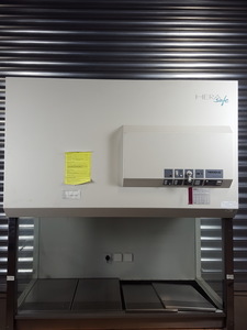 Thumbnail image of Heraeus Herasafe HS-12 Class II Flow Cabinet Lab Spares or Repairs