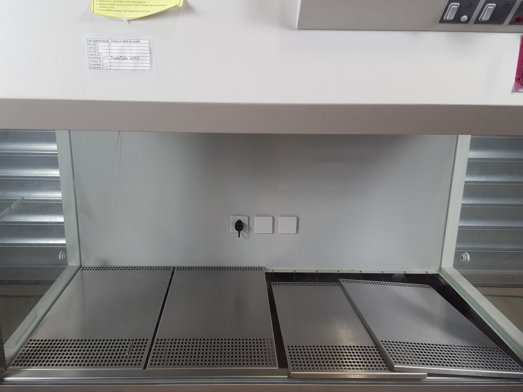 Image of Heraeus Herasafe HS-12 Class II Flow Cabinet Lab Spares or Repairs