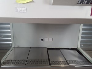 Thumbnail image of Heraeus Herasafe HS-12 Class II Flow Cabinet Lab Spares or Repairs