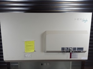 Thumbnail image of Heraeus Herasafe HS-12 Class II Flow Cabinet Lab Spares or Repairs