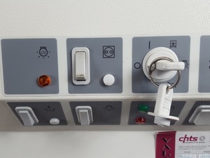 Thumbnail image of Heraeus Herasafe HS-12 Class II Flow Cabinet Lab Spares or Repairs
