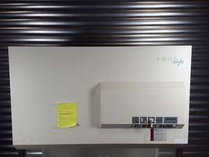 Thumbnail image of Heraeus Herasafe HS-12 Class II Flow Cabinet Lab Spares or Repairs