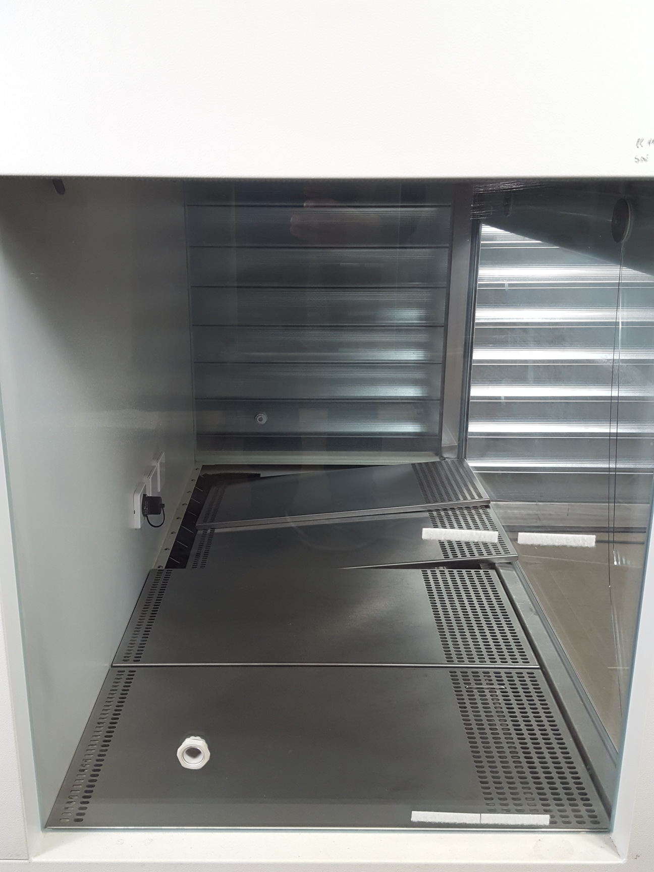 Image of Heraeus Herasafe HS-12 Class II Flow Cabinet Lab Spares or Repairs