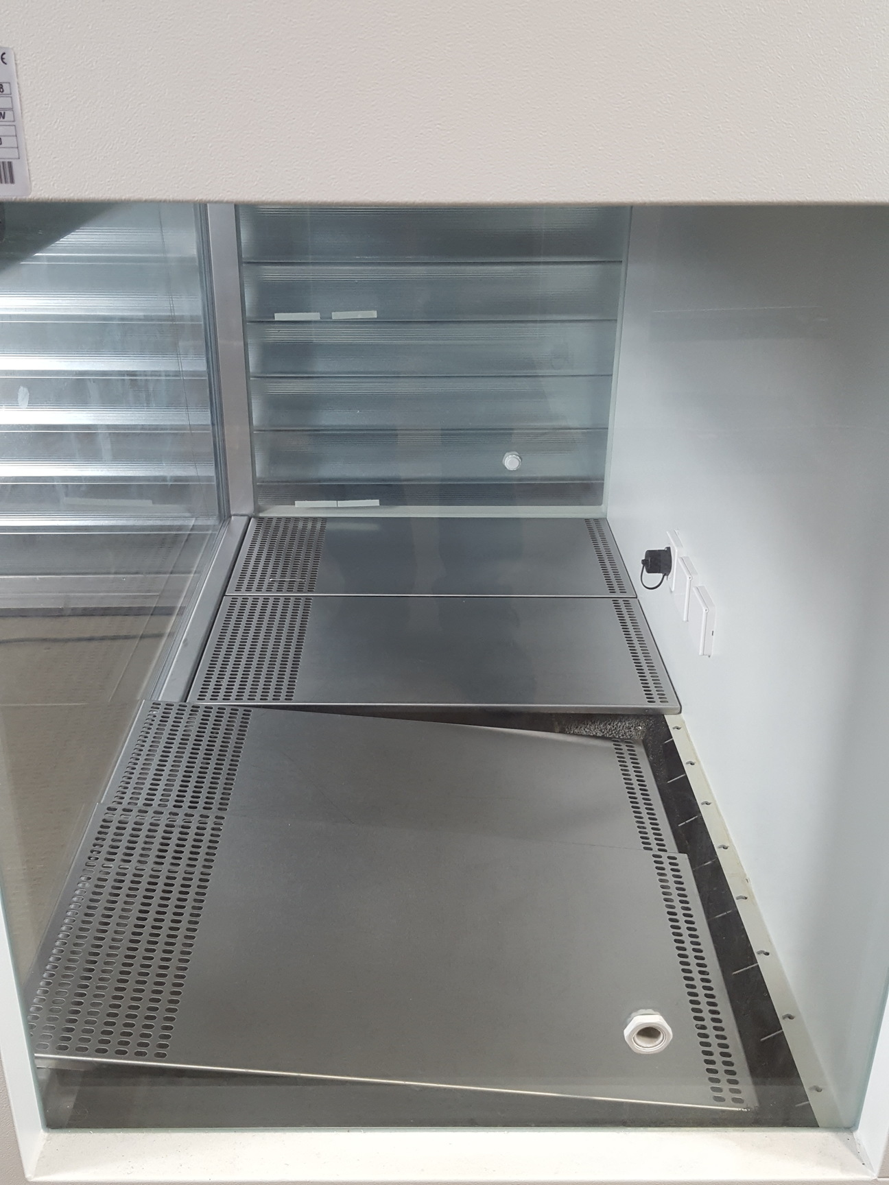 Image of Heraeus Herasafe HS-12 Class II Flow Cabinet Lab Spares or Repairs