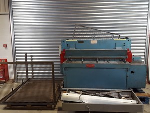 Thumbnail image of Keetona Powered Metalworking Guillotine 048076 (Max 1/8" Mild Steel Capacity)