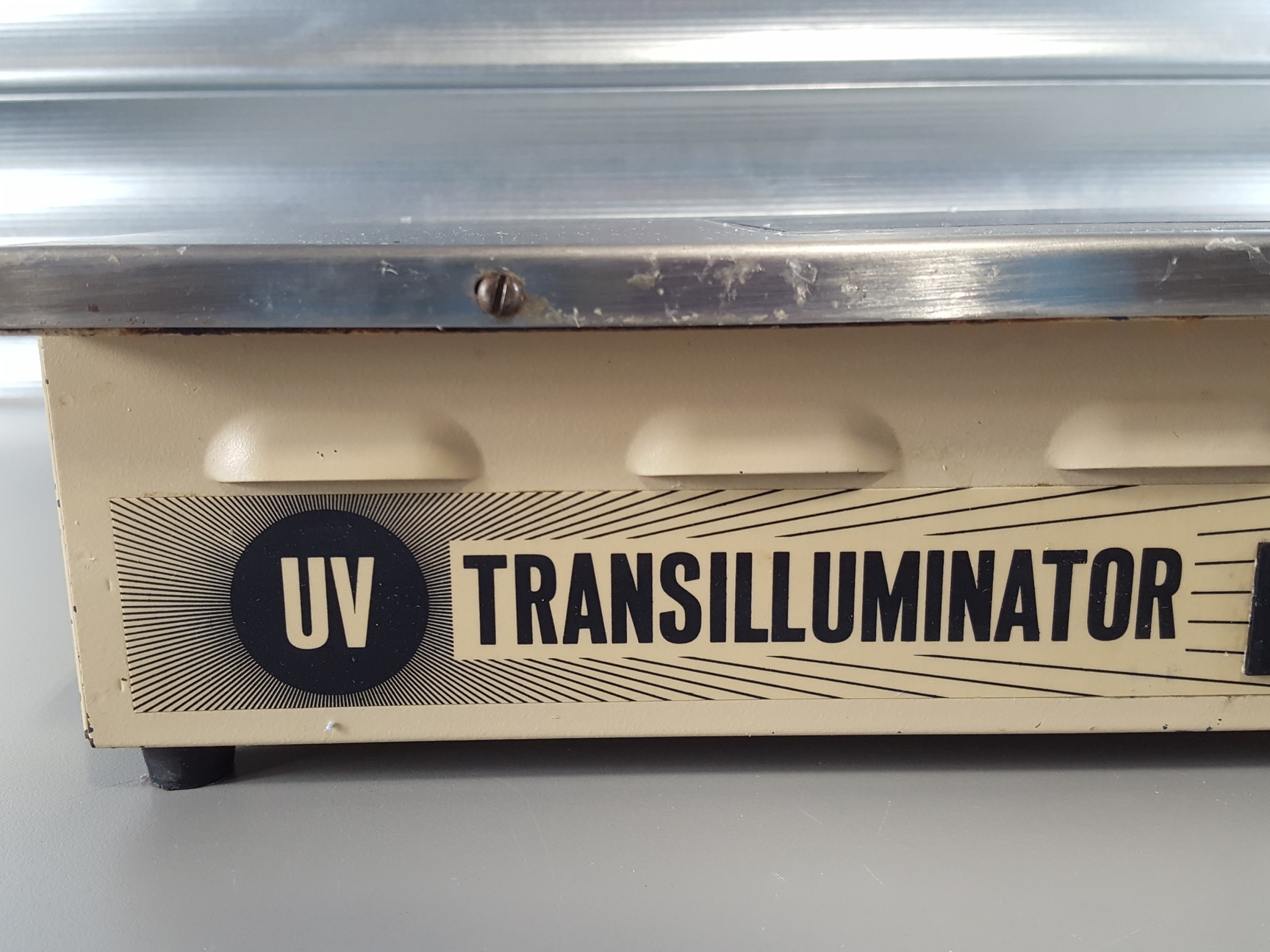 Image of UVP Chromato-Vue TM 20 UV Transilluminator Lab