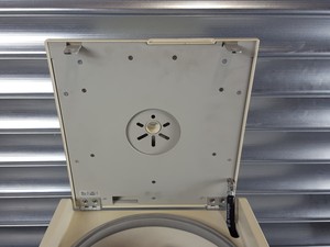 Thumbnail image of Sigma 2-5 3900rpm Benchtop Centrifuge + 11030 37/D Bucket Rotor Lab 