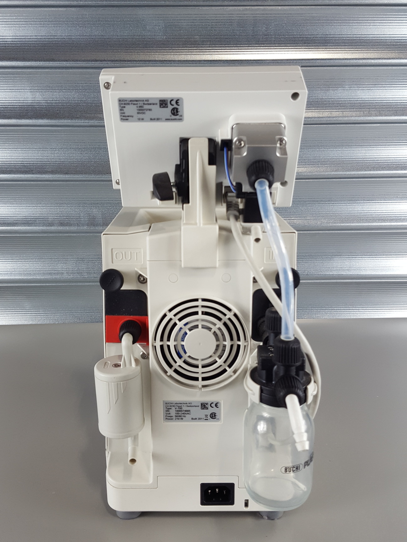 Image of Buchi CH-9230 V-700 Vacuum Pump + V-850 Vacuum Controller Lab