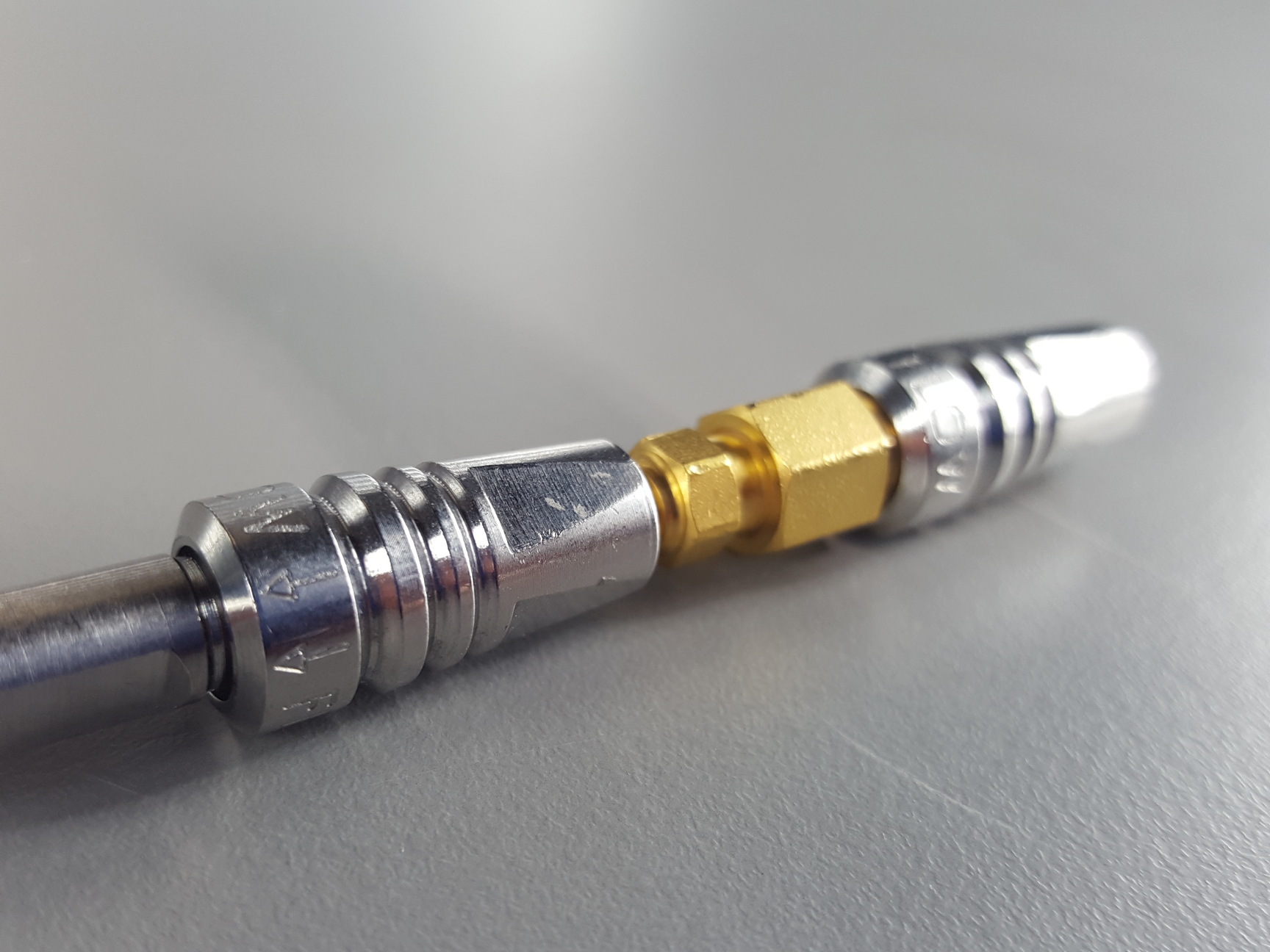 Image of Waters Acquity UPLC BEH C18 1.7um 2.1 x 100mm Column Part No 186002352 Lab