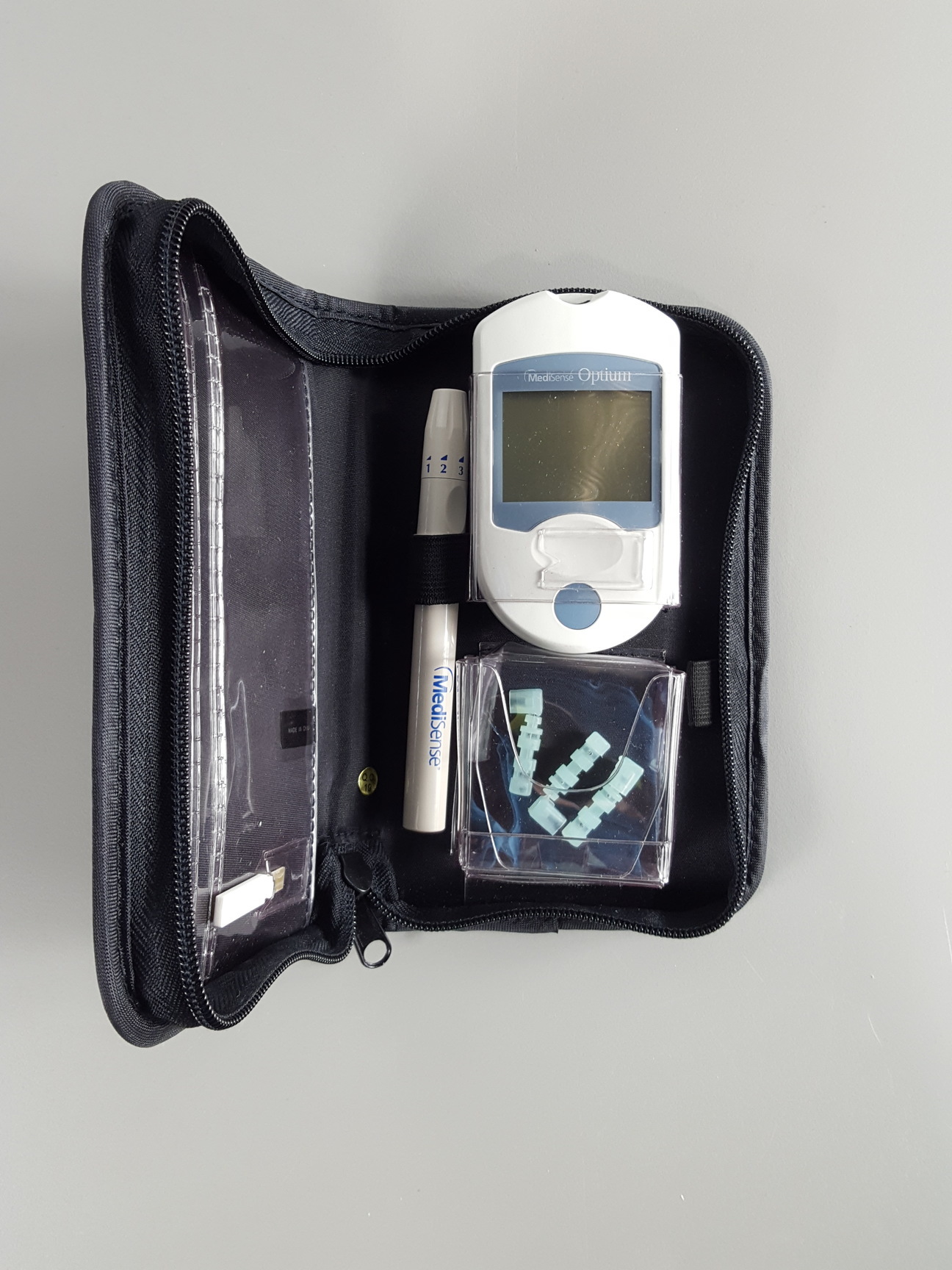 Image of Abbott MediSense Optium Smart Blood Glucose Meter QD0610-1211 Lab