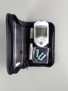 Thumbnail image of Abbott MediSense Optium Smart Blood Glucose Meter QD0610-1211 Lab