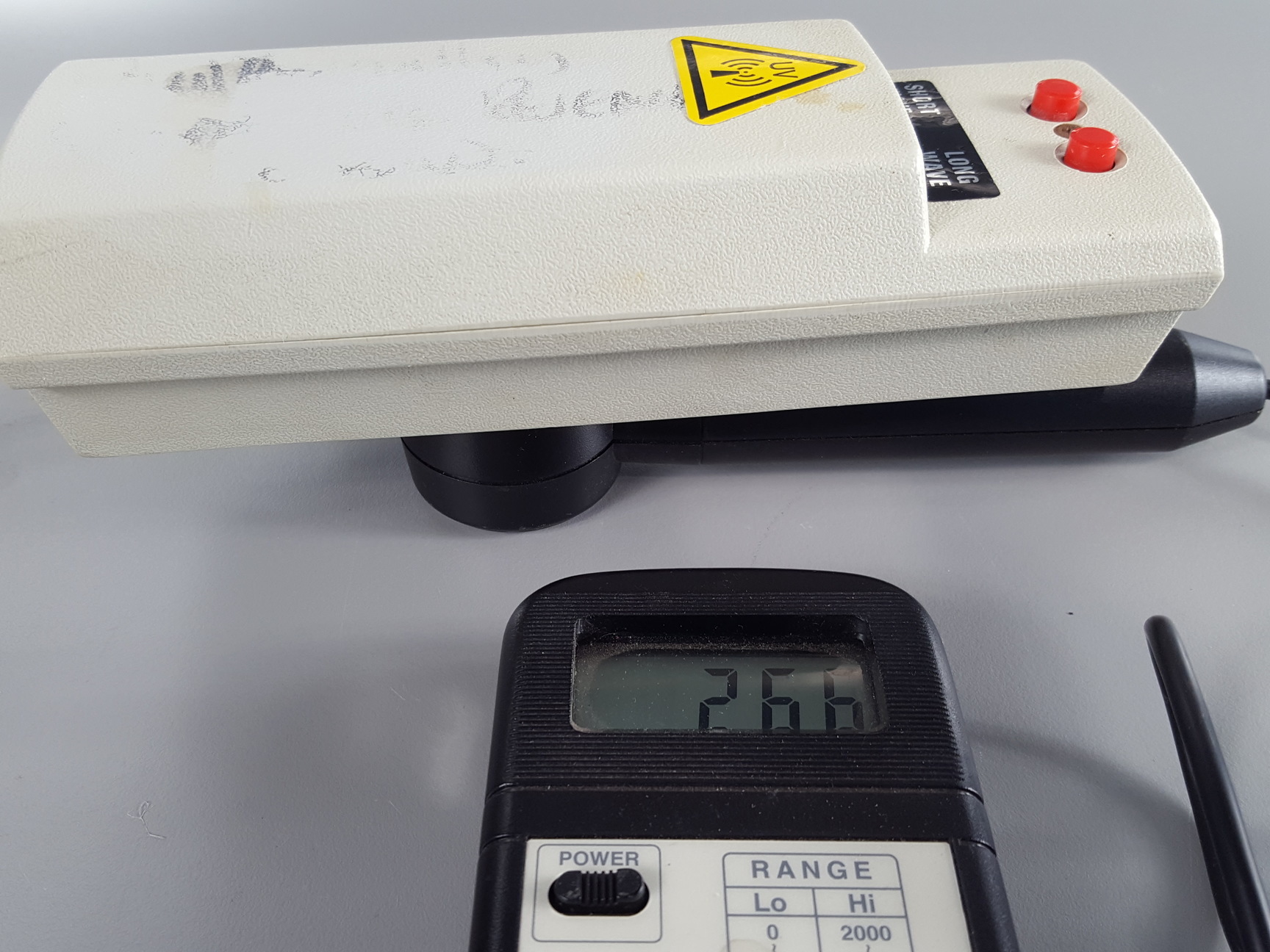 Image of UVP UVGL-25 Compact Mineralight Ultraviolet Handheld Lamp