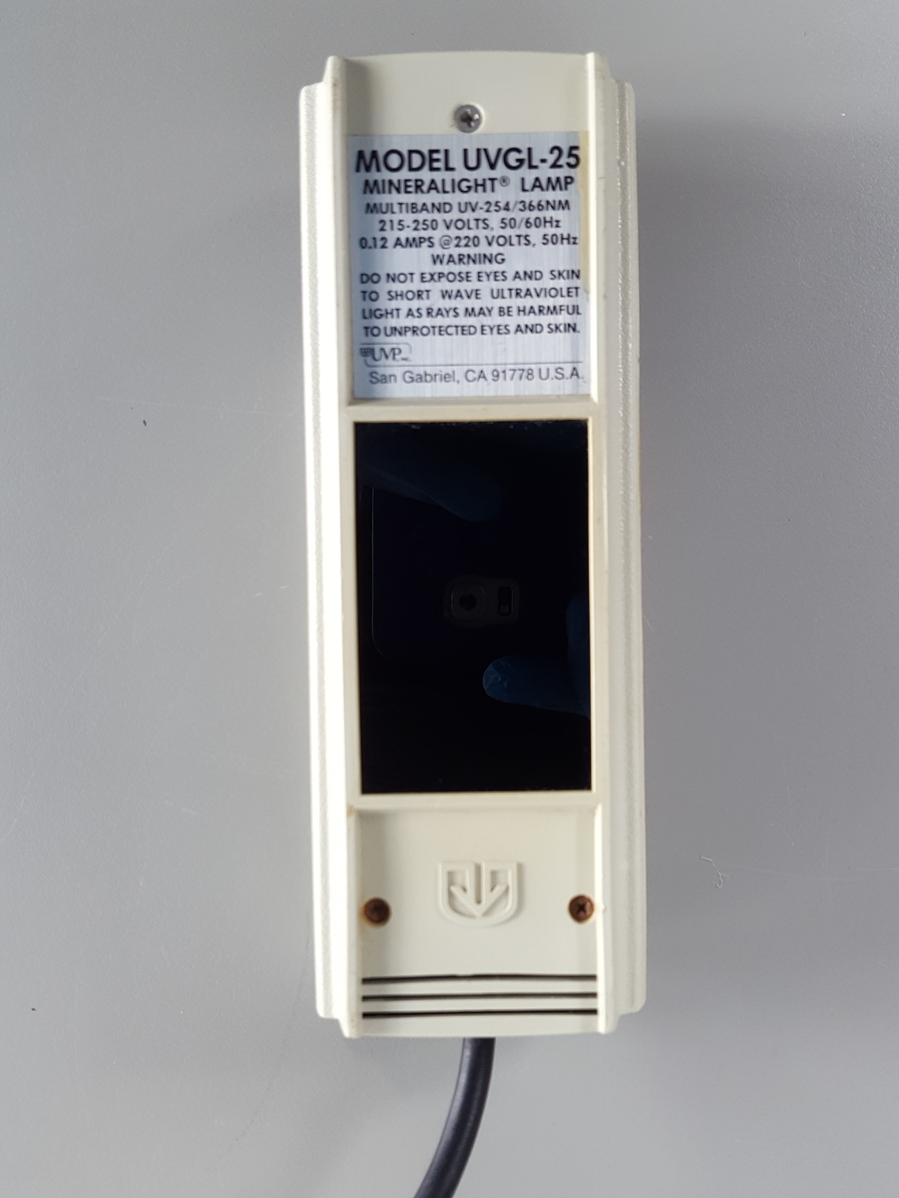 Image of UVP UVGL-25 Compact Mineralight Ultraviolet Handheld Lamp