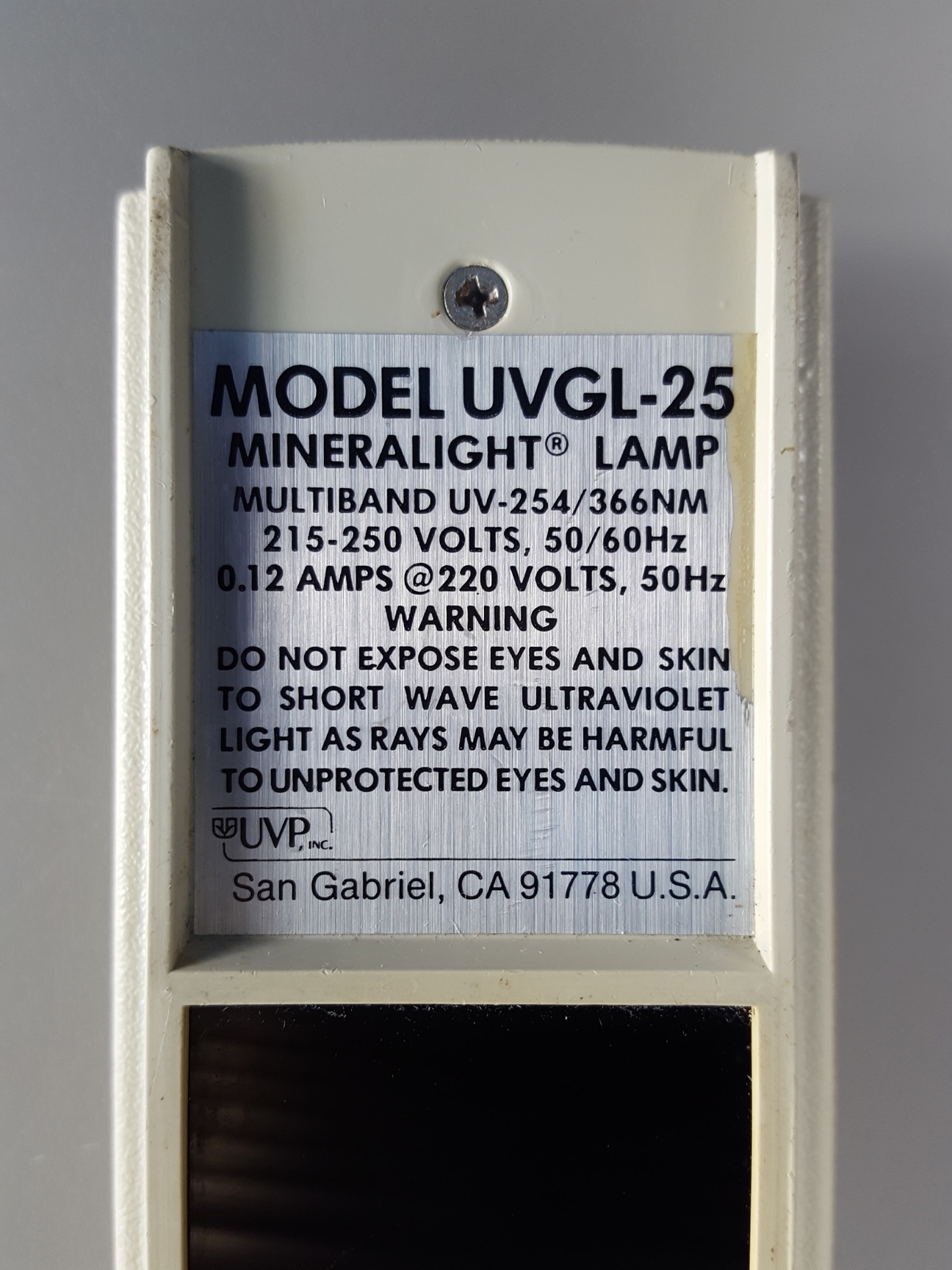 Image of UVP UVGL-25 Compact Mineralight Ultraviolet Handheld Lamp