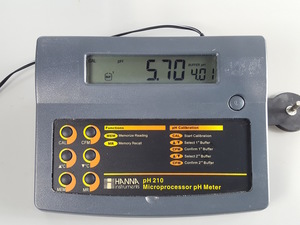 Thumbnail image of Hannah Instruments PH210 Microprocessor Ph Meter Lab