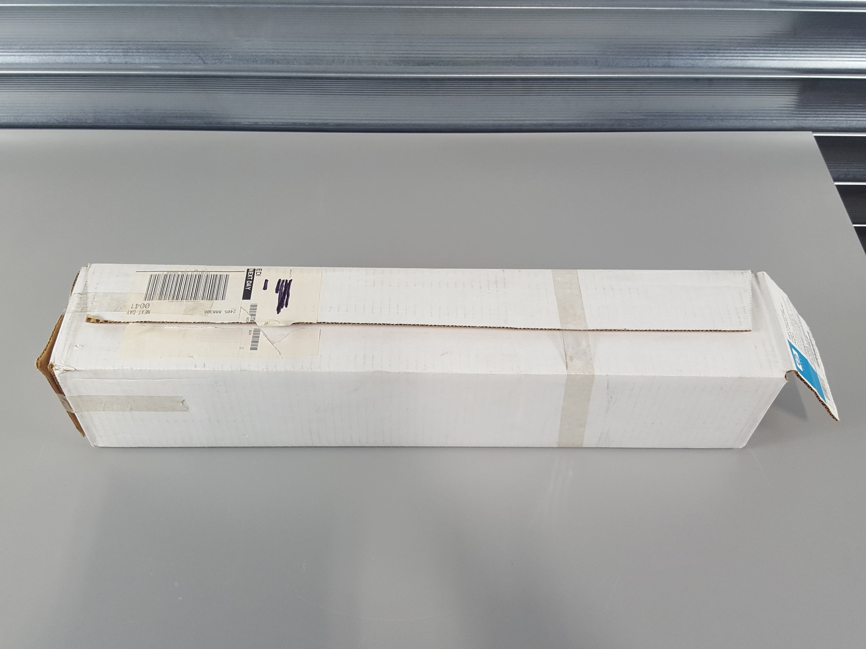 Image of HP Q1426A Universal High-Gloss Photo Paper  24" x 100Ft Roll