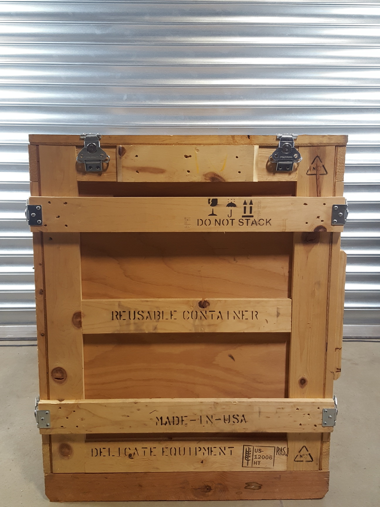 Image of Large Wooden Shipping Export Crate 109cm L x 73.5cm W x 87cm D