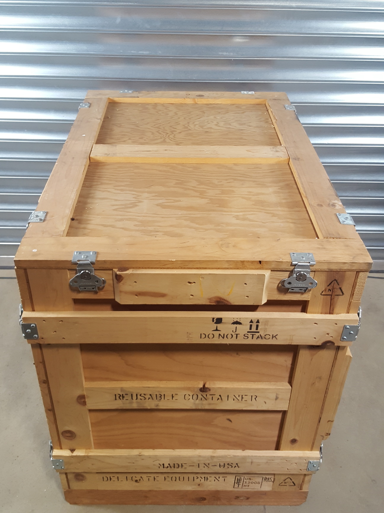 Image of Large Wooden Shipping Export Crate 109cm L x 73.5cm W x 87cm D