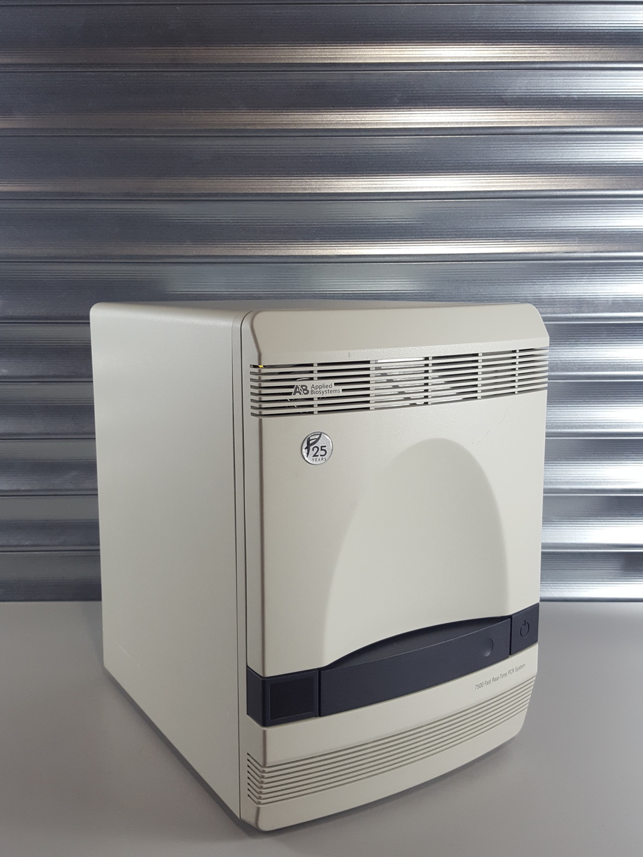 Image of Applied Biosystems AB 7500 Fast Real-Time PCR System with Dell PC & Software Lab