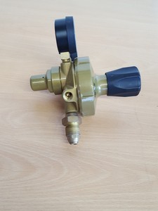Thumbnail image of Lot of 5 GCE Multi-Stage Oxygen Gas Regulators 300bar 10bar E3CF Lab
