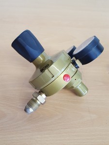 Thumbnail image of Lot of 5 GCE Multi-Stage Oxygen Gas Regulators 300bar 10bar E3CF Lab