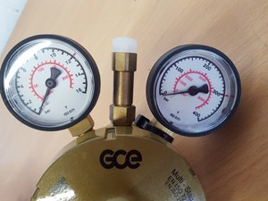 Thumbnail image of Lot of 5 GCE Multi-Stage Oxygen Gas Regulators 300bar 10bar E3CF Lab