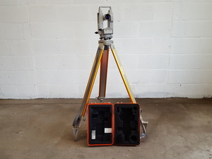 Thumbnail image of Sokkia / Sokkisha DT6 Digital Theodolite Site Level with Tripod Lab