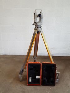 Thumbnail image of Sokkia / Sokkisha DT6 Digital Theodolite Site Level with Tripod Lab