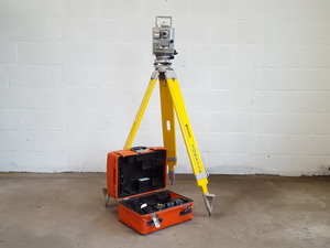 Thumbnail image of Sokkia/Sokkisha Set 4B Digital Total Station With Tripod for Surveying Lab